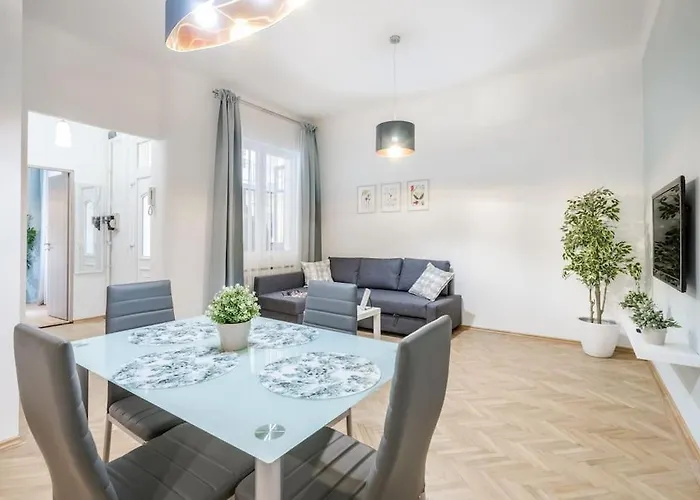 Dessy Downtown Apartment Budapest